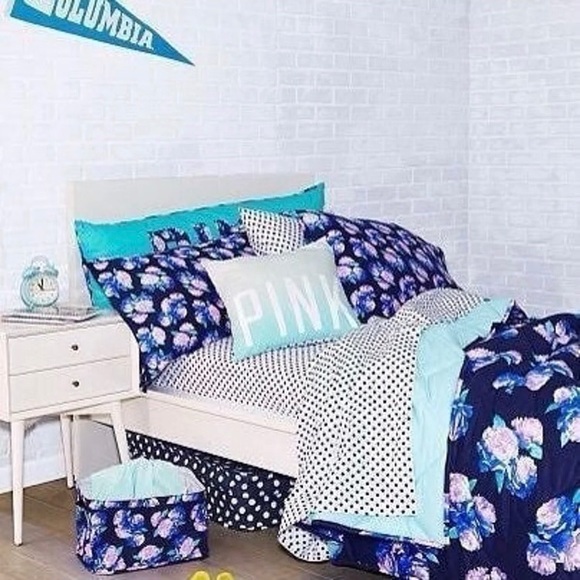 VS PINK • Queen/Full Bed Set - Picture 4 of 8